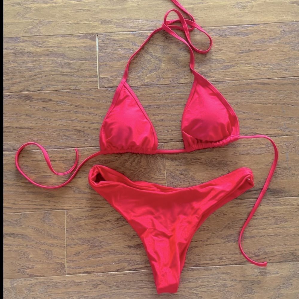 Red bikini set - Picture 3 of 3